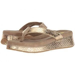 Volatile Daniella Gold